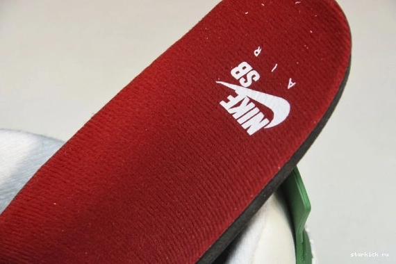   DR5415-103 Green Retro  4 SB Jordan DR5415-103 Pine 0310